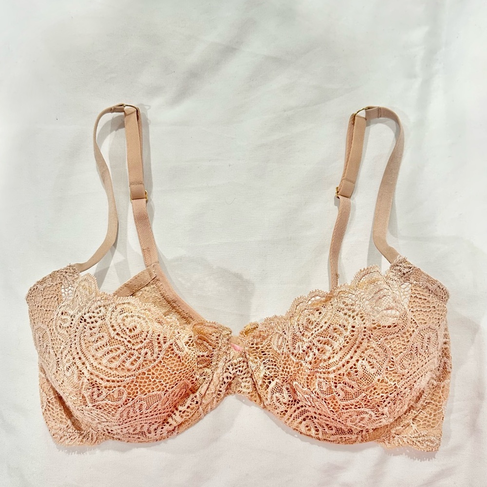 Victoria's Secret Very Sexy Lace Nude Bra Tan 36D - Like New!